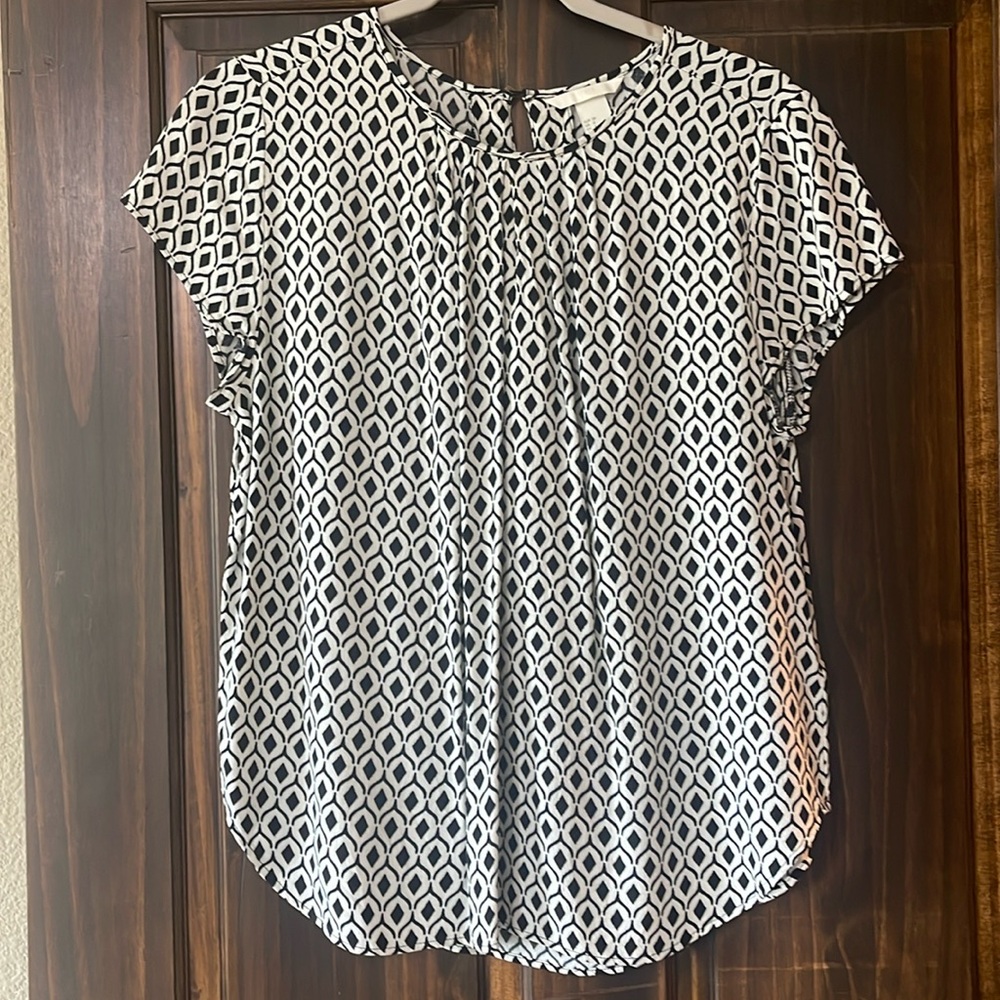 H&M Black and White Pleated Shirt Sleeve Size 8